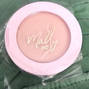 Mally Beauty Soft As Silk Powder Foundation- Fair
